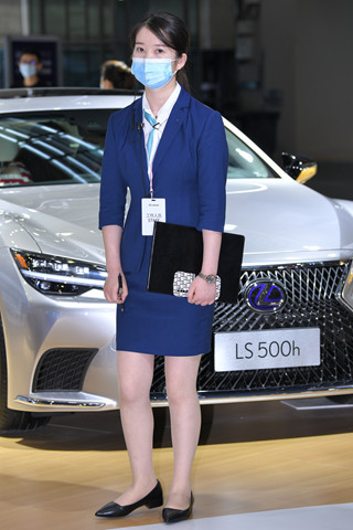 卖车的小姐姐 【图片➕视频】