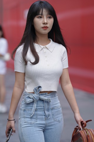 搭讪蓝色牛仔裤美姐