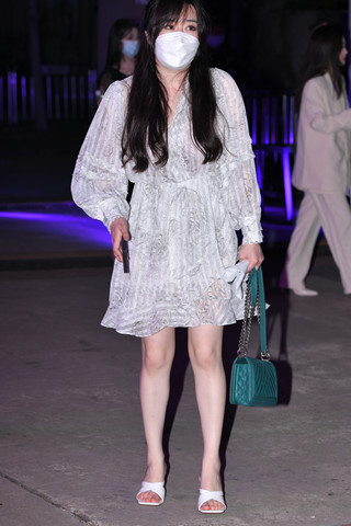 白白净净的朲槭