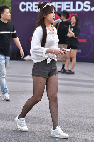 黑色点点黑丝小姐姐