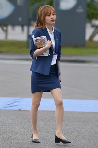 场外漂亮小姐姐