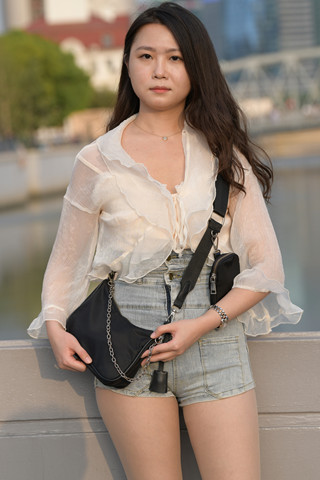 搭讪街拍微胖的热裤肉丝小姐姐 【图片➕视频】