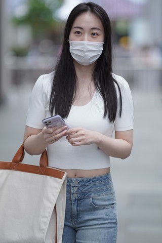 搭讪牛仔裤小姐姐