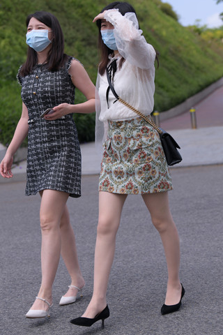 穿肉丝的美女娇妻