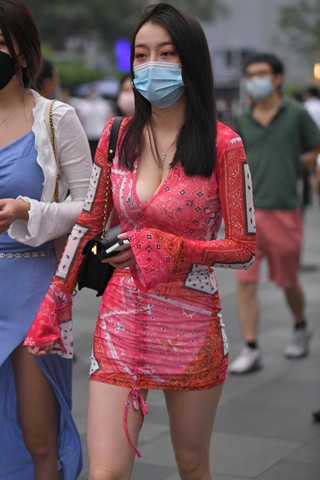 性感深V包臀裙美女